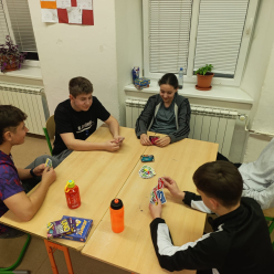 Noc deskových her: Když škola ožije i po setmění