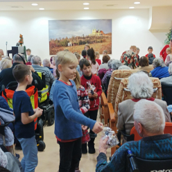 Vystoupení dětí v Domově seniorů ve Chválkovicích