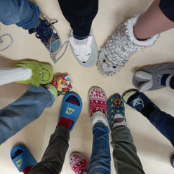 Crazy papuče ve škole.